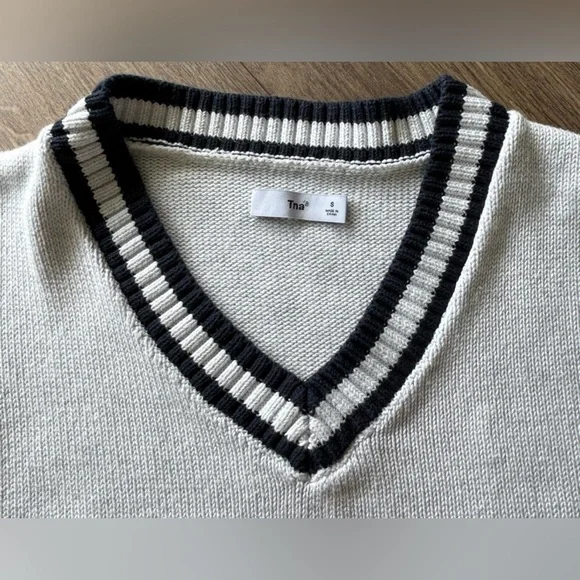 TNA- White Sleeveless Knit Vest with Black Trim - Picture 5 of 5